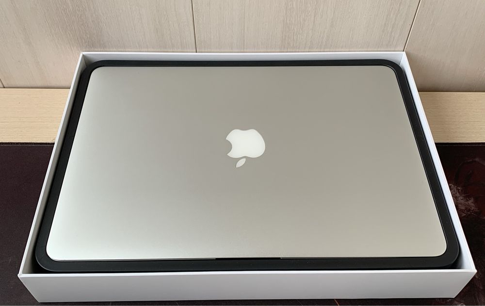 Продам MacBook Air 13” в отличном состоянии.