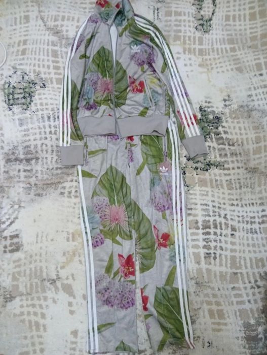 Adidas kechestvosi zor, Xitoydan kelgan sovg'aga