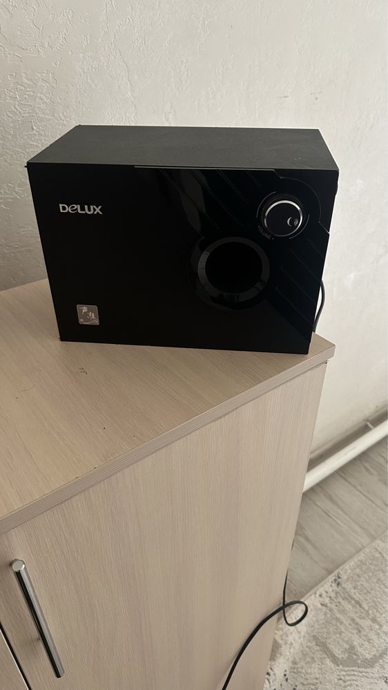 Delux сабвуфер.