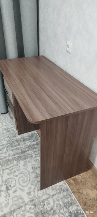 Письменный стол в отличном состоянии