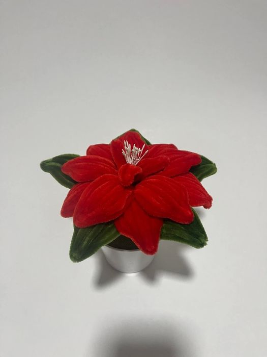 Brăduți,ornamente de crăciun, buchete de flori toate realizate manual