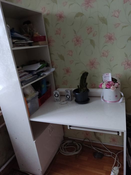 Стол шкаф с полками ,отдадим за 30