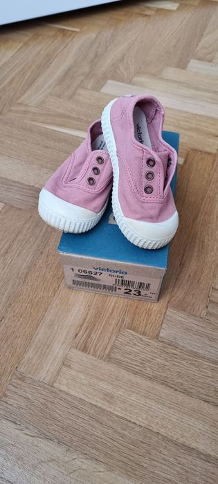 Tenisi Victoria - marimea 23