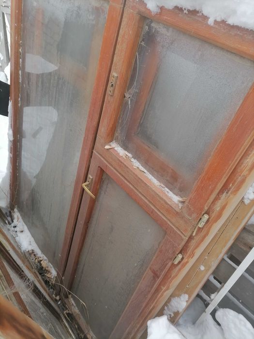 Окна деревянные с подоконником
