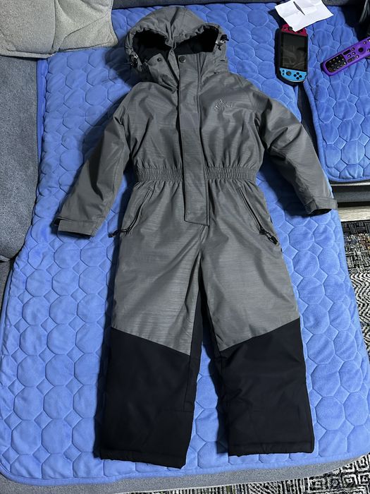 Продам комбинезон зима очень удобный , движение не сковывает .