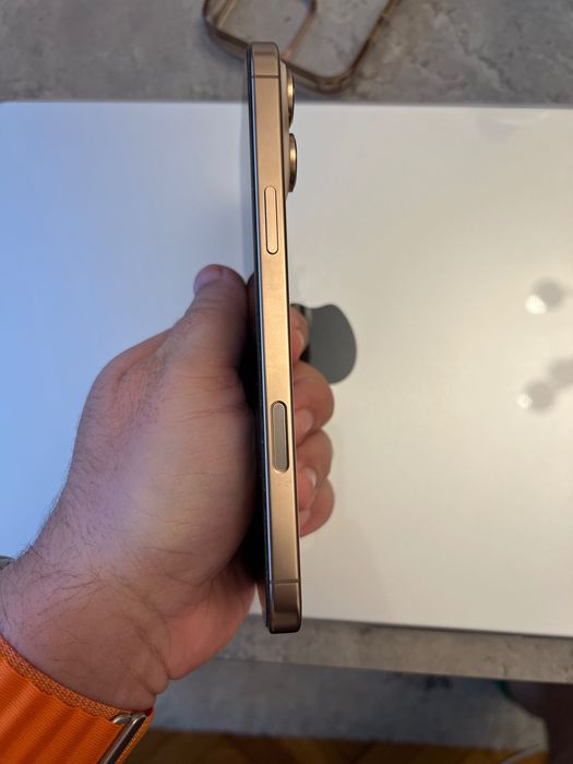 Vând iPhone 16 Pro Max Deșert Gold Titanium