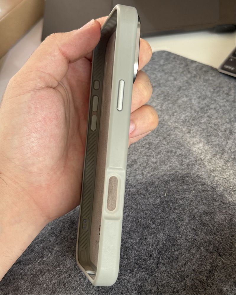 E-ink iPhone 16 Pro Max Case - кейс за iphone