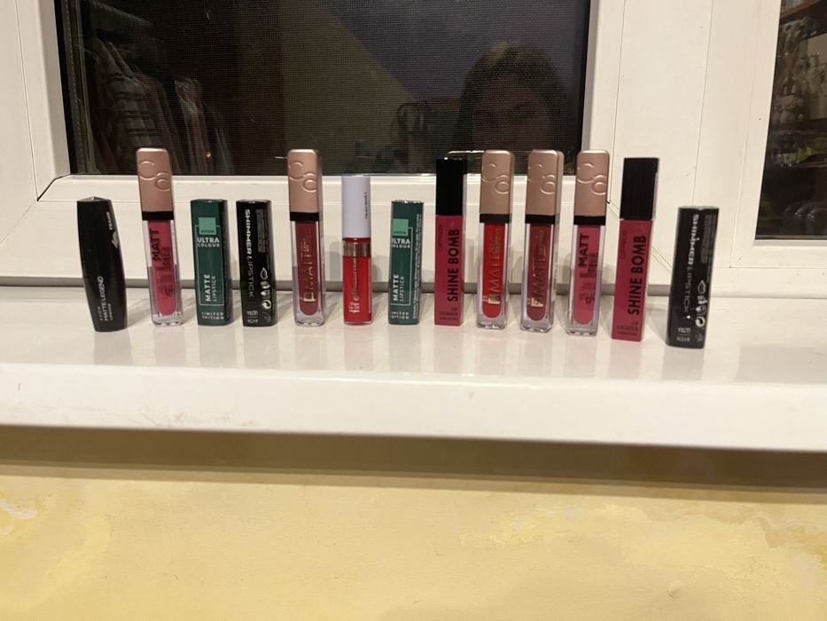 Rujuri pentru femei avon/catrice