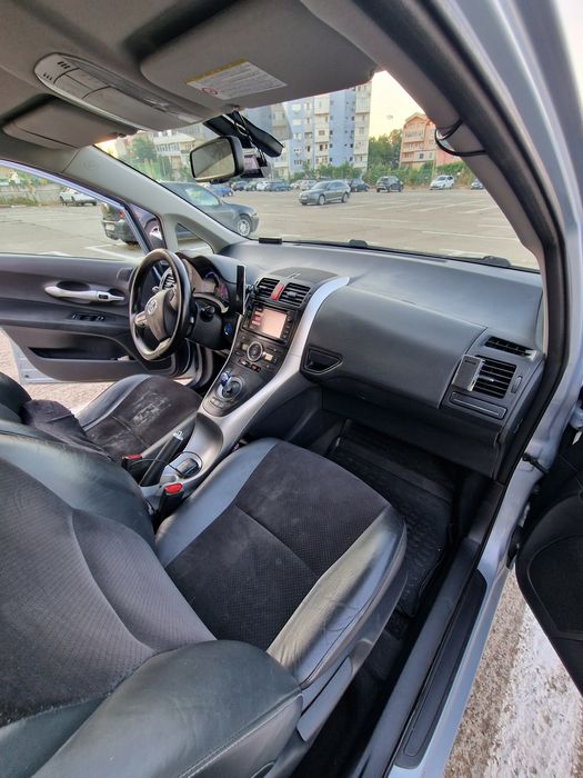 Toyota auris hybrid 1.8 2012 + GPL