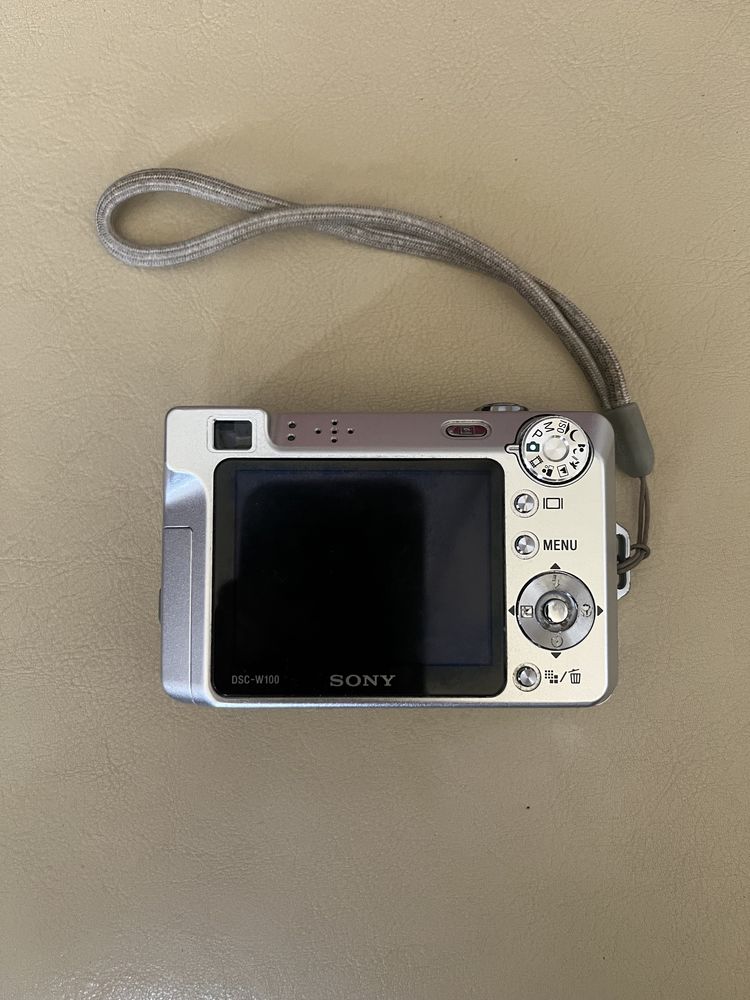 Фото и видеоапарат Sony DSC-W100