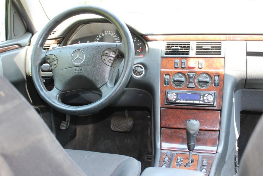НА ЧАСТИ Mercedes W210 E270cdi Комби Фейслифт / Мерцедес В210