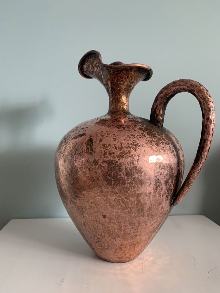 Стара релефна медна ваза от Egidio Casagrande, Италия