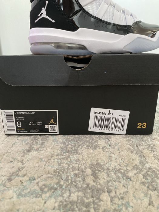 Jordan 11 Max Aura Black&White