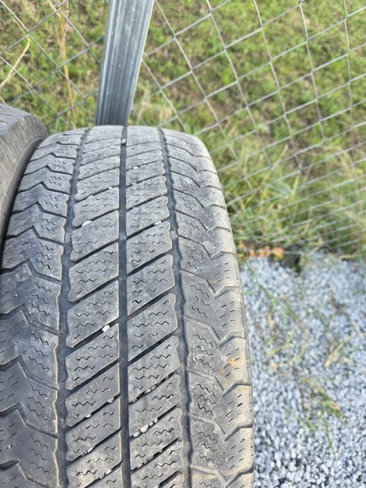 Cauciucuri anvelope 225 65 R 16 C 300 lei toate 4 
Telefon 
0756 sase