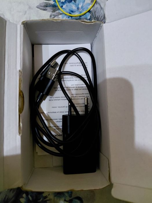 De vânzare TV si telefon