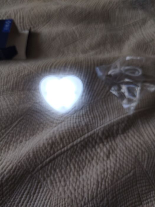 Продается брелок фонарик