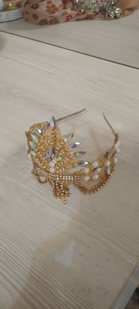 Diadema kelinlar uchun