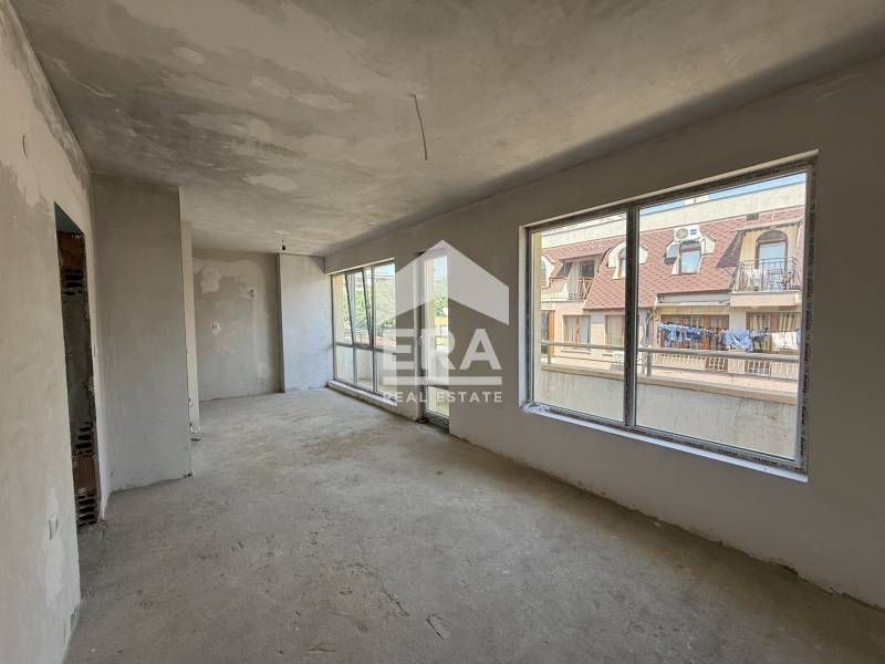 Двустаен апартамент за продажба, с мазе, в тухлена сграда, кв. Трошево