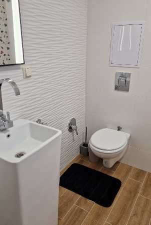 Дава се под наем Тристаен апартамент в Бургас, Сарафово - 125 кв.м за 1250 € - Снимка #2