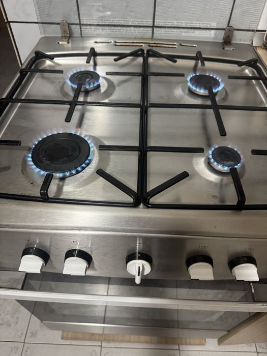 Aragaz Hansa pe gaz, aprindere electrica. Nu asigur transport!