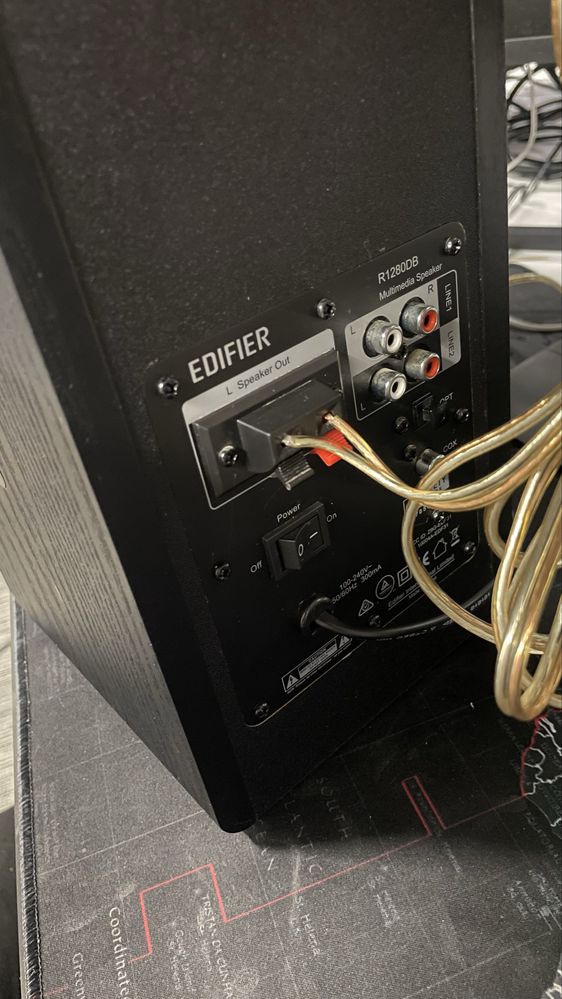Edifier r1280db 42W мошная акустика