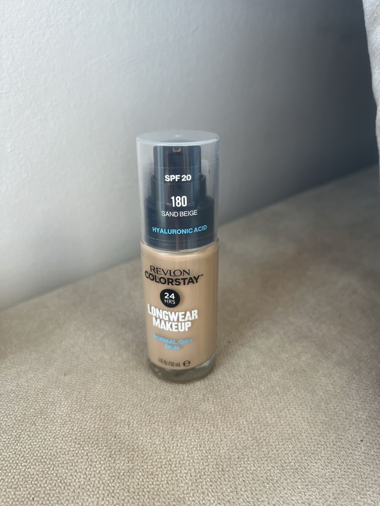 Revlon дълготраен фон дьо тен