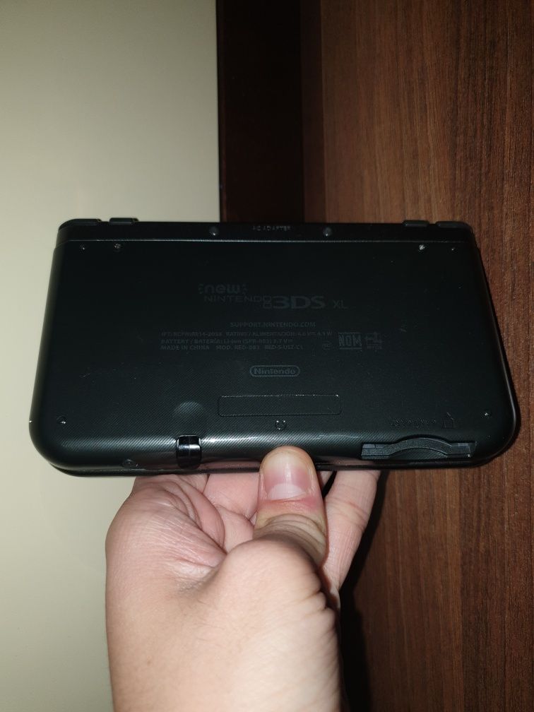 New Nintendo 3DS XL 64Gb Dual IPS cu alimentator și stylus pen
