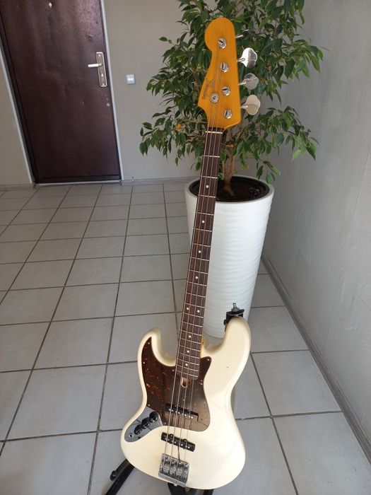 Fender Jazz Bass MiJ AVRI'62 1996 год.