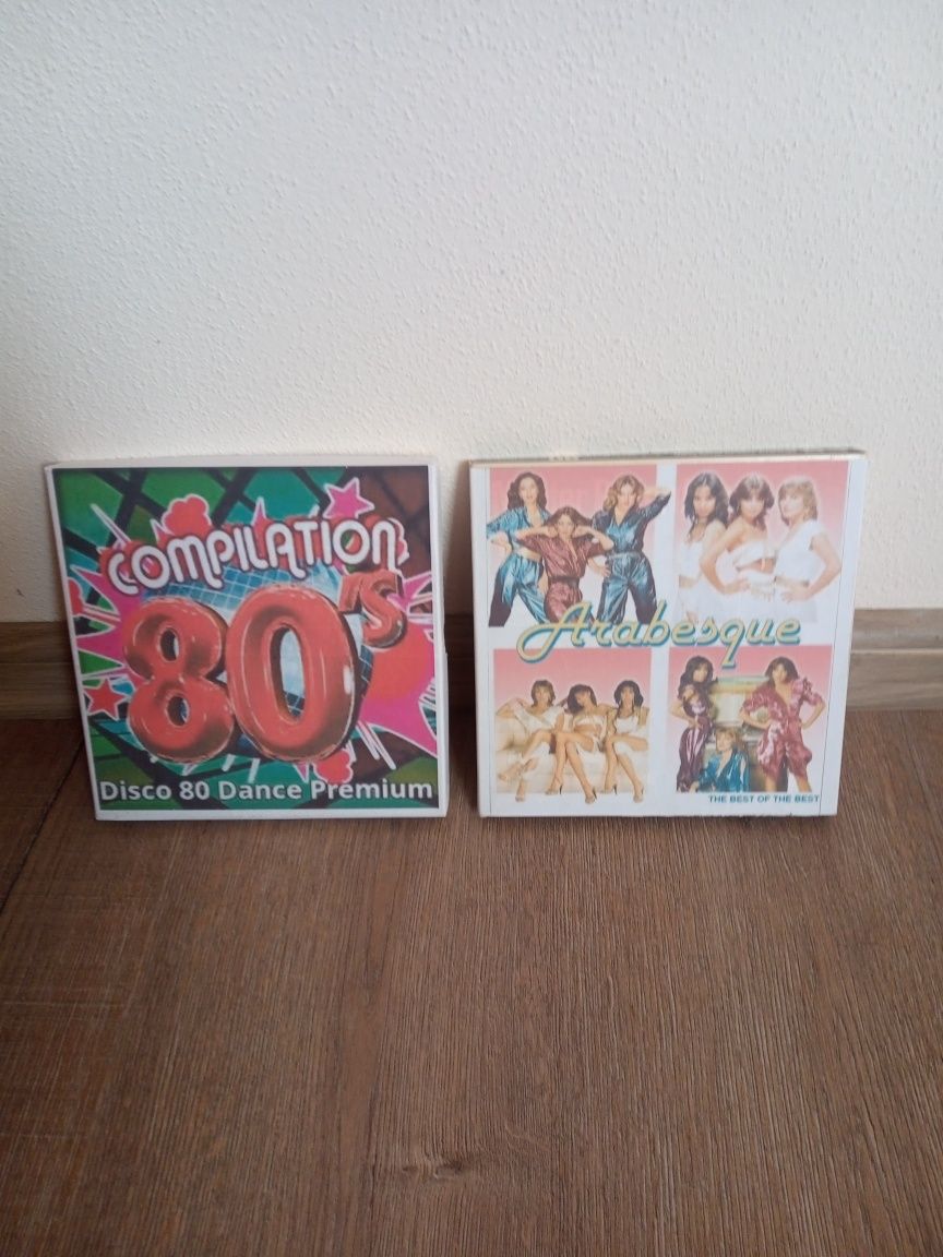 Benzi mag înregistrate cu muzica anilor 80.