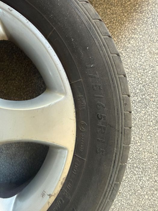 Jante cu cauciucuri de vară folosite pe Toyota Yaris