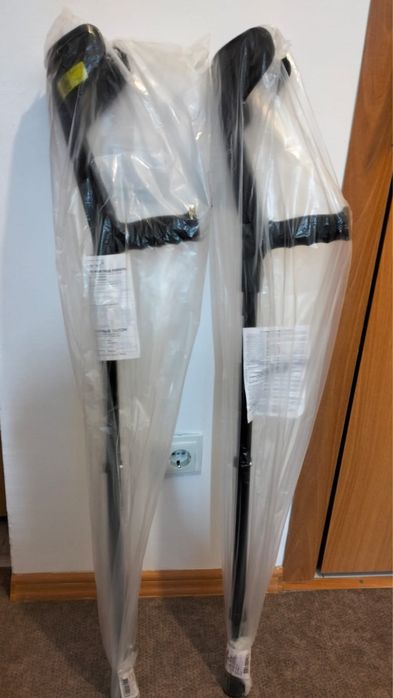 Продам новые костыли с подлокотником