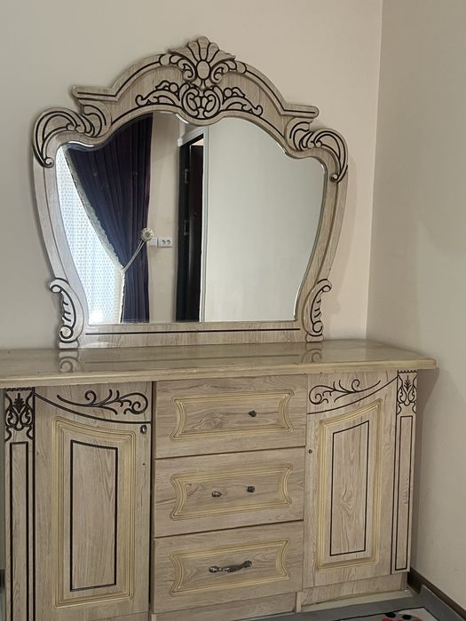 1000$ mebel yarim narxiga sotiladi