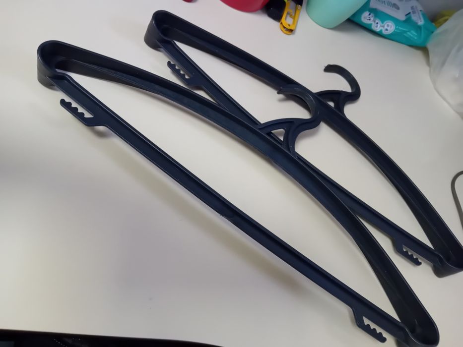 Продам плечики новые