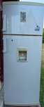 Frigider BEKO 445 l cu dozator de apa si afisaj electronic