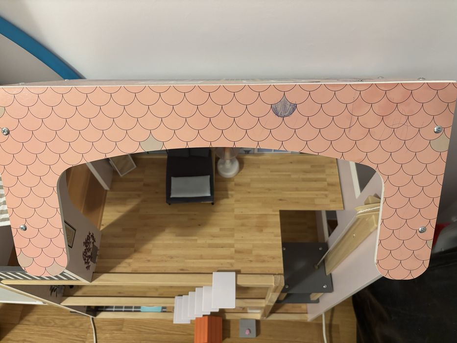 Дървена къща за кукли