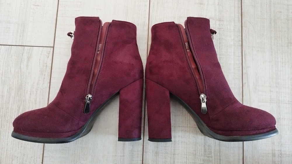 Винено червени боти