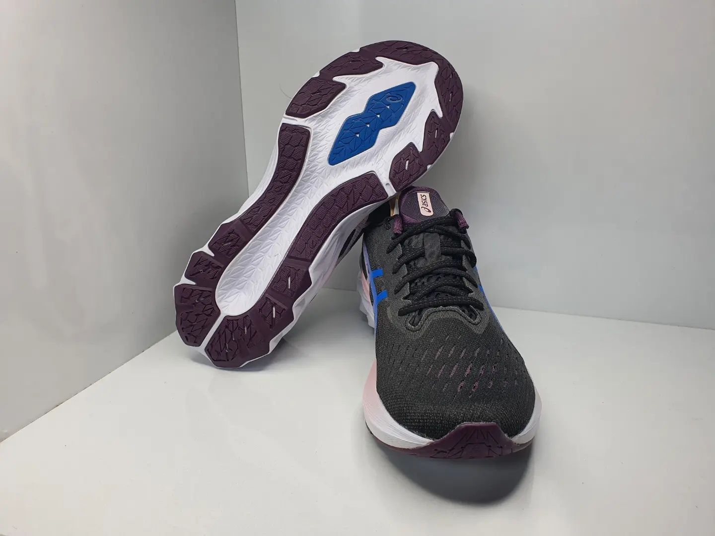 Маратонки Asics Nova Blast 2

Чисто нови с кутия.

Размер 44.5