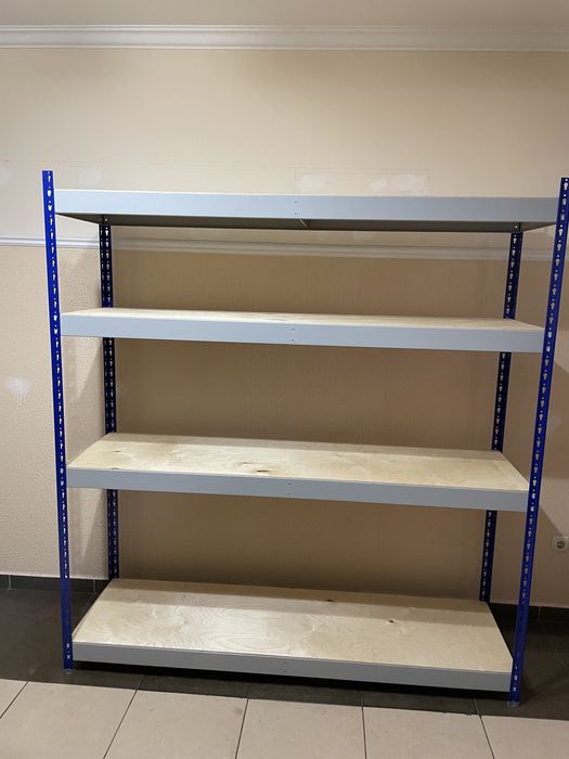 Продам стеллажи средне-грузовые