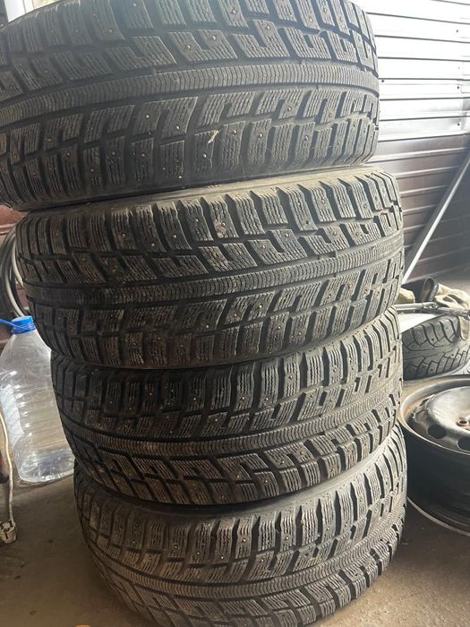 Продам зимнюю шипованую резину