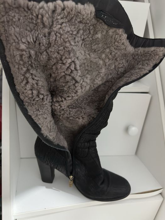 Зимние сапоги 40 р мокрая кожа в отличном состояний !