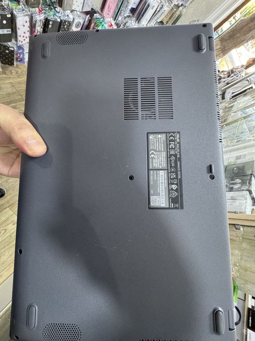 Kompyter asus noutbo sotladi