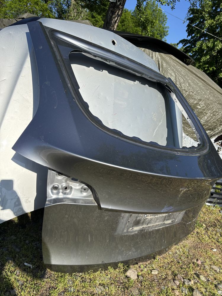 Капак Tesla Model Y