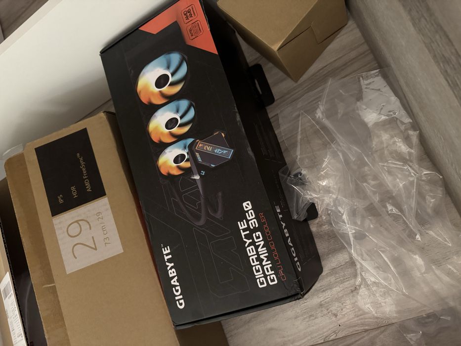 компютър (RTX 5070, i7 14700KF, ram 32gb, 1TB SSD)