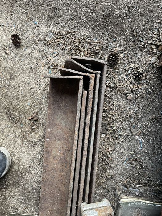 Уголок и решетки на окна