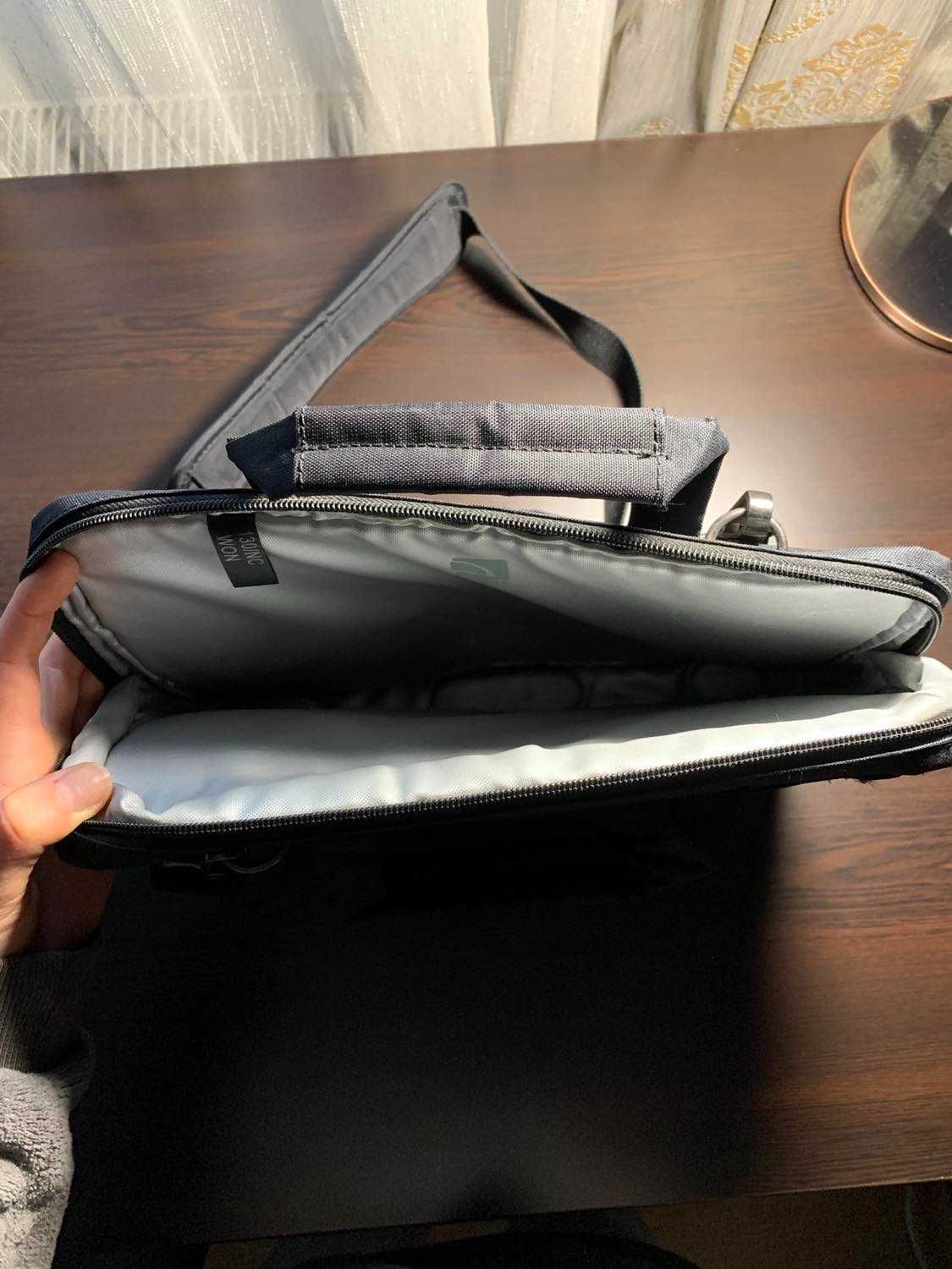 Vand geanta laptop Tucano 11 inchi