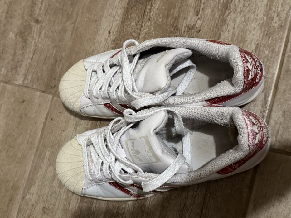 2 чифта обувки от Adidas