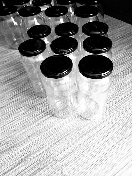 100 нови буркана, с нови капачки