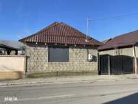 Casă spațioasă 4 dormitoare + teren 648 mp, stradă asfaltată