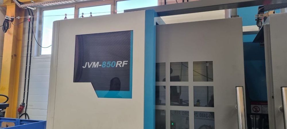 Фрезерный обрабатывающий центр с ЧПУ JVM-850RF CNC БУ
