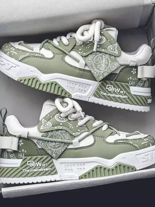 Erkaklar uchun demi-mavsumli krossovkalar EACHIN - qulay va zamonaviy